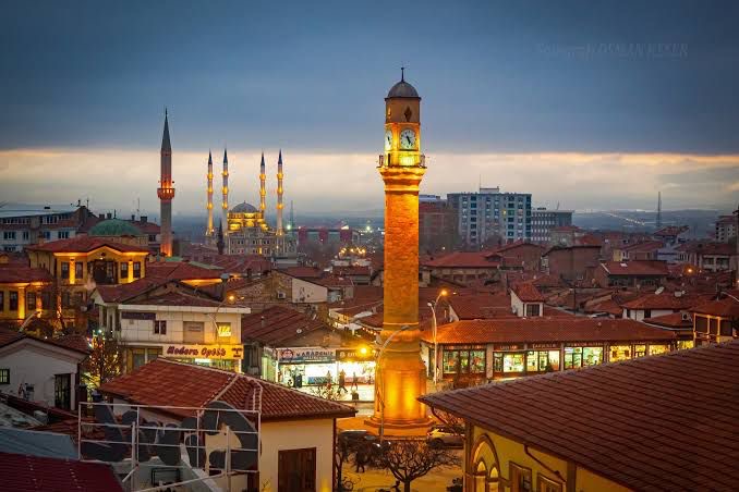 ÇORUM’DA KADIN NÜFUSU ÖNE GEÇTİ !