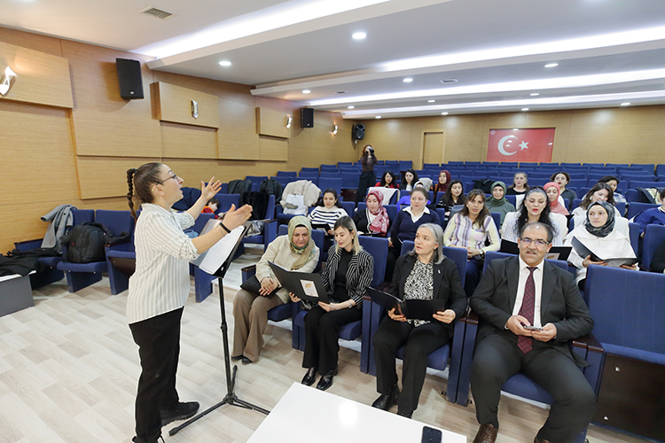 GÖNÜLDEN EZGİLER KOROSU İLK KEZ SAHNE ALACAK !