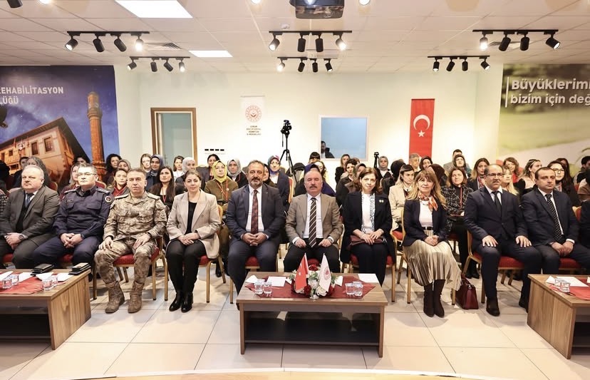 ÇORUM'DA KADINA YÖNELİK ŞİDDETLE MÜCADELE İL EYLEM PLANI ÇALIŞTAYI !