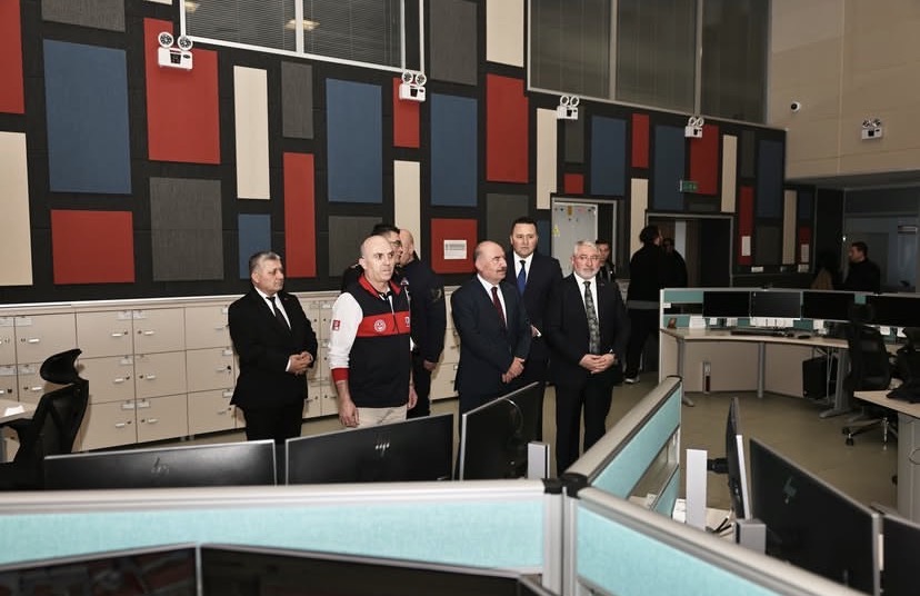 ÇORUM VALİSİ ALİ ÇALGAN’DAN 112 ACİL ÇAĞRI MERKEZİ’NE BAYRAM ZİYARETİ