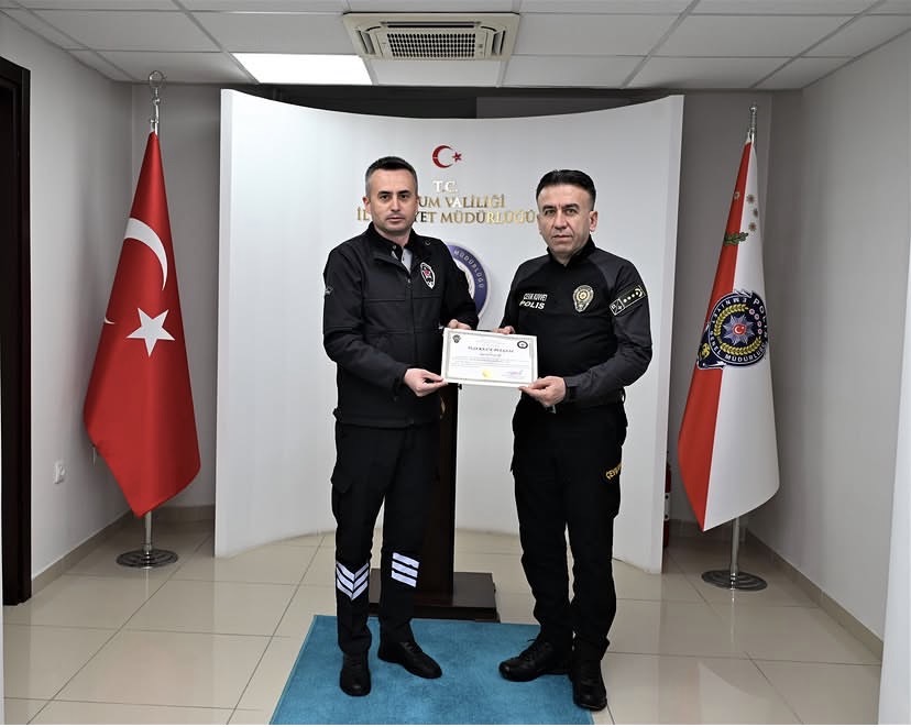 30 MİLYON TL’LİK DOLANDIRICILIĞI ÖNLEYEN GÜVENLİK GÖREVLİSİNE TEŞEKKÜR BELGESİ